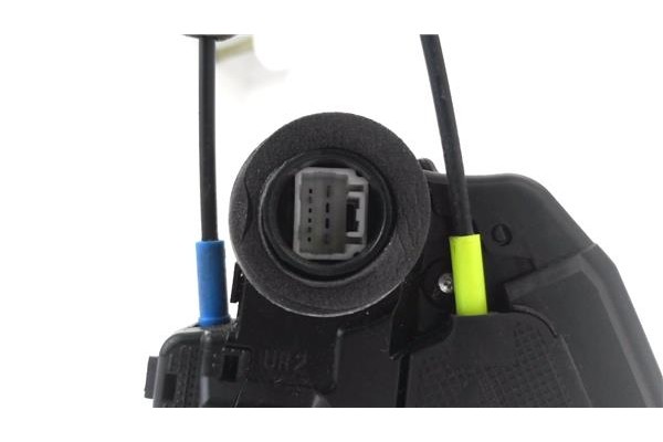 Recambio de cierre electromagnetico trasero derecho para toyota avensis cross sport (t27) 2.2 premium referencia OEM IAM A046693