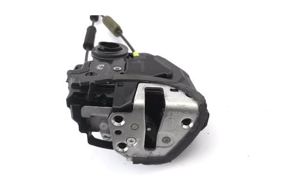 Recambio de cierre electromagnetico trasero derecho para toyota avensis cross sport (t27) 2.2 premium referencia OEM IAM A046693