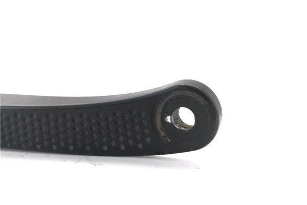 Recambio de brazo limpiaparabrisas delantero izquierdo para renault clio iii 1.4 16v referencia OEM IAM 82002268916  