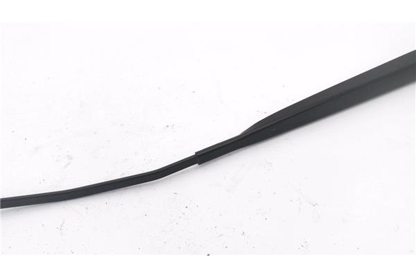 Recambio de brazo limpiaparabrisas delantero derecho para renault clio iii 1.4 16v referencia OEM IAM 8200268917  