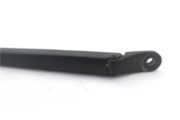 Recambio de brazo limpiaparabrisas delantero derecho para renault clio iii 1.4 16v referencia OEM IAM 8200268917  