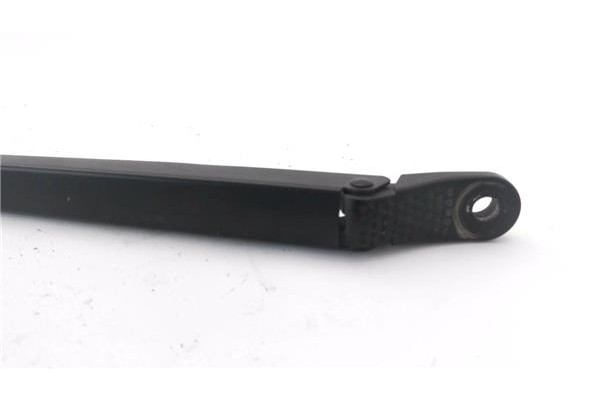 Recambio de brazo limpiaparabrisas delantero derecho para renault clio iii 1.4 16v referencia OEM IAM 8200268917  