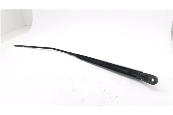 Recambio de brazo limpiaparabrisas delantero derecho para renault clio iii 1.4 16v referencia OEM IAM 8200268917  