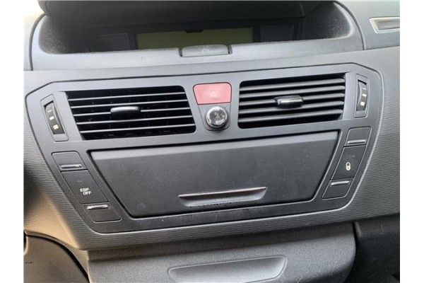 Recambio de consola para citroen c4 picasso 1.6 hdi referencia OEM IAM 8265AK  
