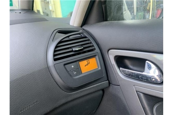 Recambio de rejilla entrada de aire para citroen c4 picasso 1.6 hdi referencia OEM IAM 8265W6 6451WS 