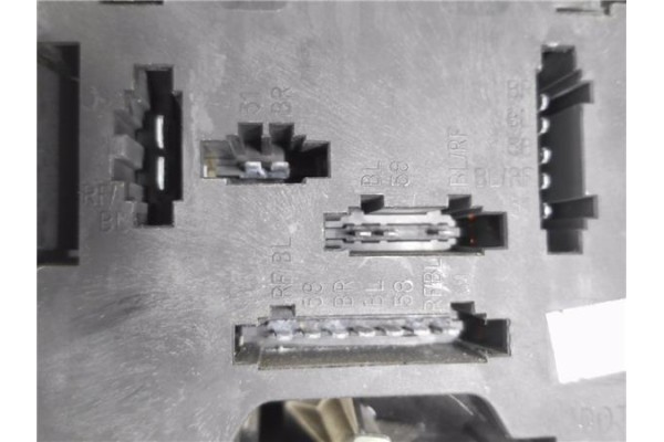 Recambio de piloto trasero izquierdo para volkswagen t4 transporter 1.9 furgón referencia OEM IAM 11A212B  