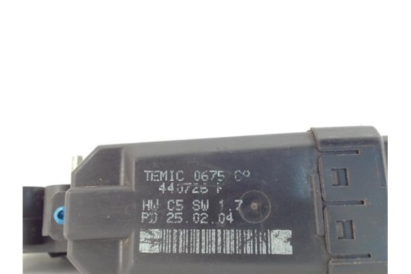 Recambio de piloto porton trasero izquierdo para nissan qashqai j10 2.0 acenta 4x2 referencia OEM IAM 89071063  