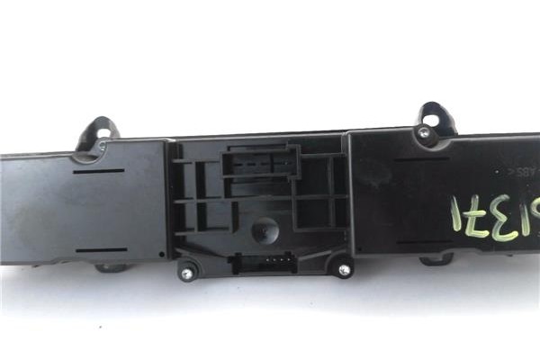 Recambio de interruptor luces emergencia para mercedes-benz vito / mixto furgón (w639) 113 cdi referencia OEM IAM A6398701110 A6
