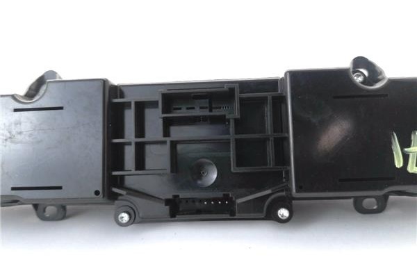 Recambio de interruptor luces emergencia para mercedes-benz vito / mixto furgón (w639) 113 cdi referencia OEM IAM A6398701110 A6