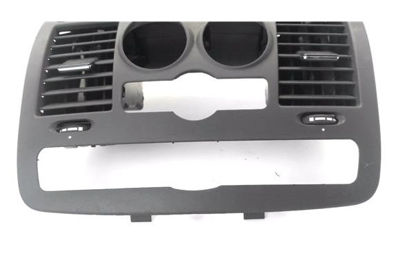 Recambio de rejilla entrada de aire para mercedes-benz vito / mixto furgón (w639) 113 cdi referencia OEM IAM A6396800007  