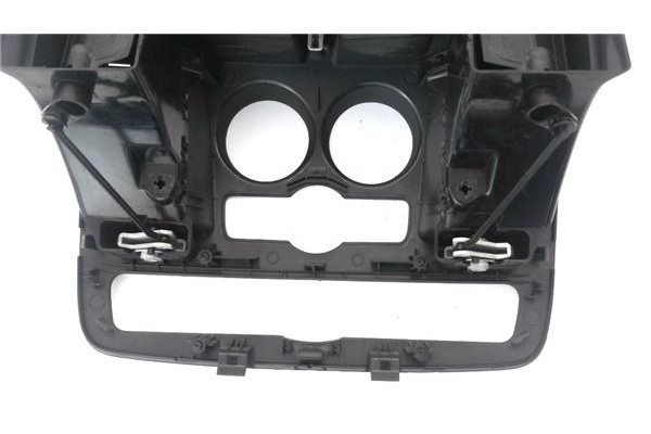 Recambio de rejilla entrada de aire para mercedes-benz vito / mixto furgón (w639) 113 cdi referencia OEM IAM A6396800007  