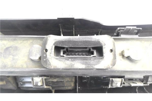 Recambio de piloto trasero izquierdo para mercedes-benz vito / mixto furgón (w639) 113 cdi referencia OEM IAM 84401924L  
