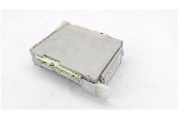 Recambio de caja fusibles/rele para toyota iq (nuj1/ngj1/kgj1) 1.0 básico referencia OEM IAM 8922174080 8273074030 