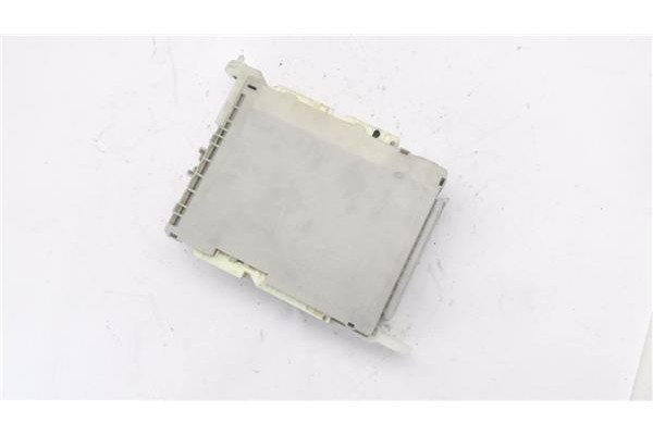 Recambio de caja fusibles/rele para toyota iq (nuj1/ngj1/kgj1) 1.0 básico referencia OEM IAM 8922174080 8273074030 