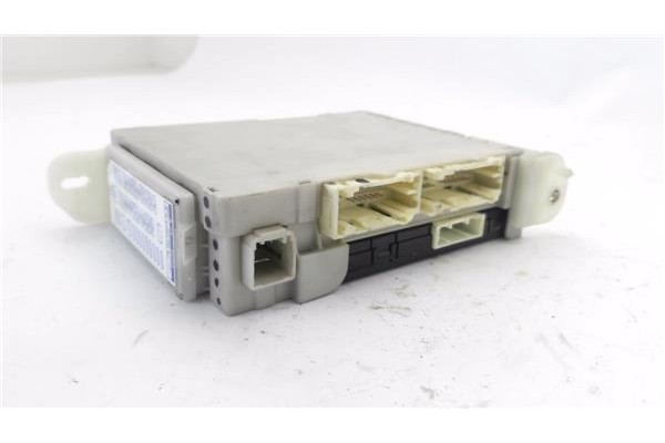 Recambio de caja fusibles/rele para toyota iq (nuj1/ngj1/kgj1) 1.0 básico referencia OEM IAM 8922174080 8273074030 