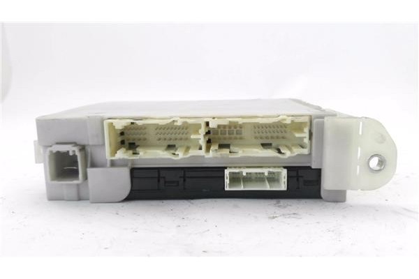 Recambio de caja fusibles/rele para toyota iq (nuj1/ngj1/kgj1) 1.0 básico referencia OEM IAM 8922174080 8273074030 