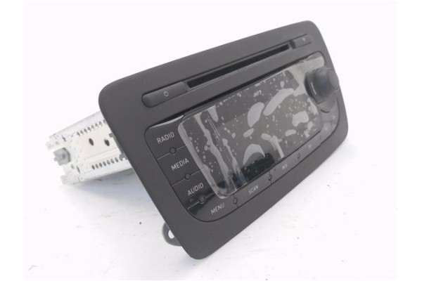 Recambio de autoradio para seat ibiza st (6j8) 1.2 tsi referencia OEM IAM 6J1035153F  