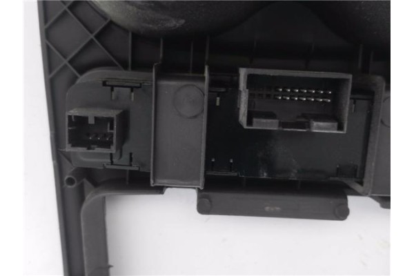 Recambio de embellecedor palanca cambio para seat ibiza st (6j8) 1.2 tsi referencia OEM IAM 6J0858331  