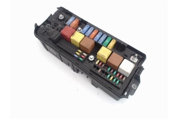 Recambio de caja fusibles/rele para opel vectra c berlina 1.9 cdti referencia OEM IAM 13240247 519181101 