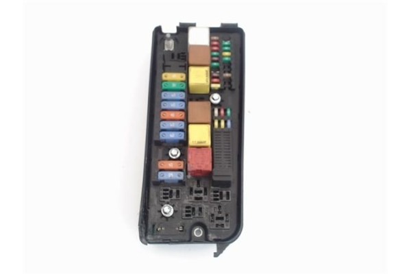 Recambio de caja fusibles/rele para opel vectra c berlina 1.9 cdti referencia OEM IAM 13240247 519181101 
