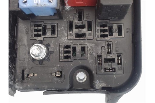 Recambio de caja fusibles/rele para opel vectra c berlina 1.9 cdti referencia OEM IAM 13240247 519181101 