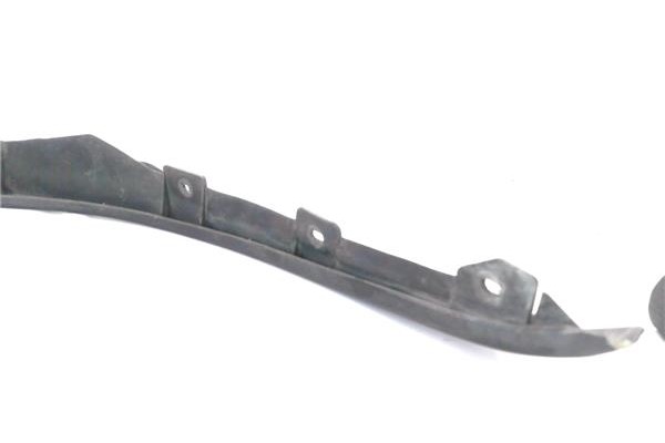 Recambio de moldura aleta trasero izquierda para nissan terrano ii (r20) 2.4 i 12v 4wd referencia OEM IAM 938290F000  