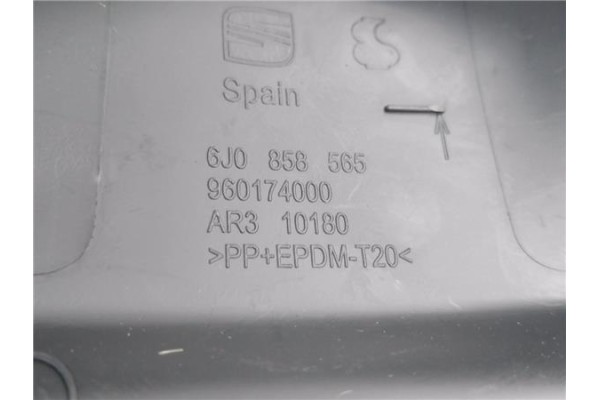 Recambio de embellecedor columna direccion para seat ibiza st (6j8) 1.2 tsi referencia OEM IAM 6J0858565  