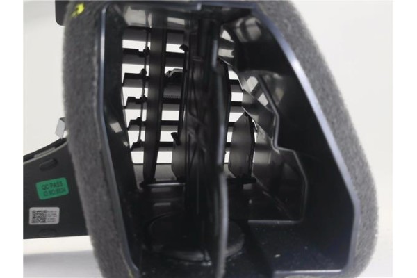 Recambio de rejilla entrada de aire para seat ateca (kh7) 1.6 reference referencia OEM IAM 576820901A  