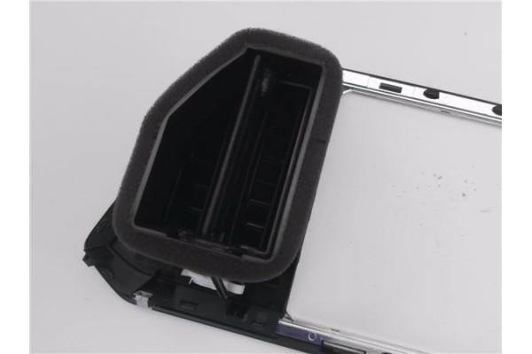 Recambio de rejilla entrada de aire para seat ateca (kh7) 1.6 reference referencia OEM IAM 576819110A  