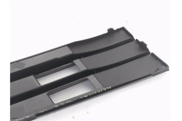 Recambio de rejilla paragolpes delantero izquierda para volkswagen touran (1t2) 1.9 traveller referencia OEM IAM VG7172124  
