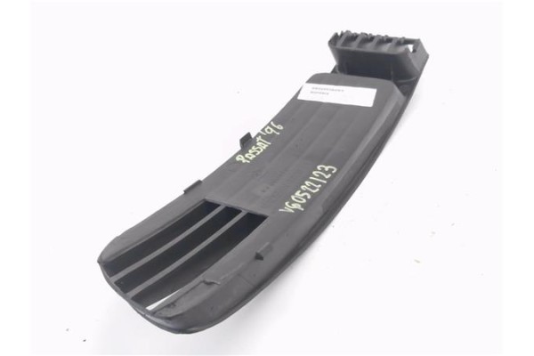 Recambio de rejilla paragolpes delantero derecha para volkswagen passat berlina (3b2) 1.6 básico referencia OEM IAM VG99017GAR V