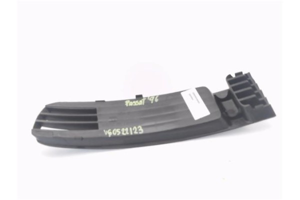 Recambio de rejilla paragolpes delantero derecha para volkswagen passat berlina (3b2) 1.6 básico referencia OEM IAM VG99017GAR V