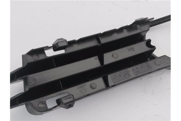 Recambio de rejilla paragolpes delantero derecha para audi a3 (8p1) 1.6 ambiente referencia OEM IAM 22320427  