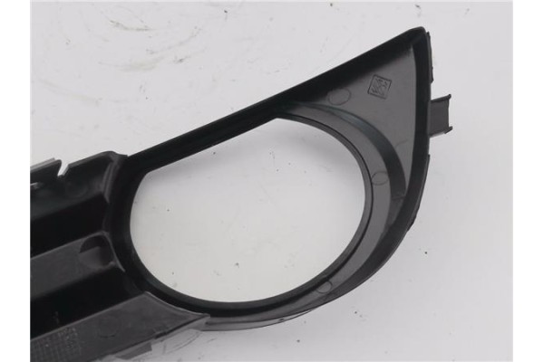 Recambio de rejilla paragolpes delantero derecha para audi a3 (8p1) 1.6 ambiente referencia OEM IAM 22320427  