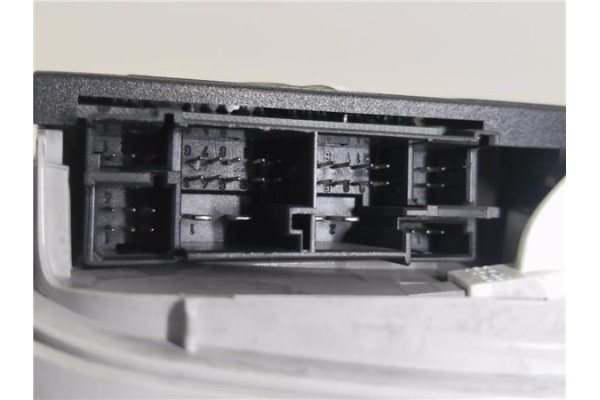 Recambio de luz delantero central techo para mercedes-benz clk (bm 209) coupe 1.8 200 compressor (209.342) referencia OEM IAM A2