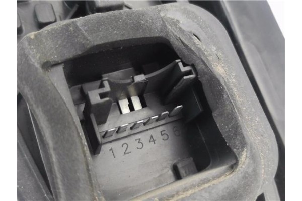 Recambio de piloto trasero derecho para fiat i doblo (223) cargo 1.9 jtd referencia OEM IAM 40600748  