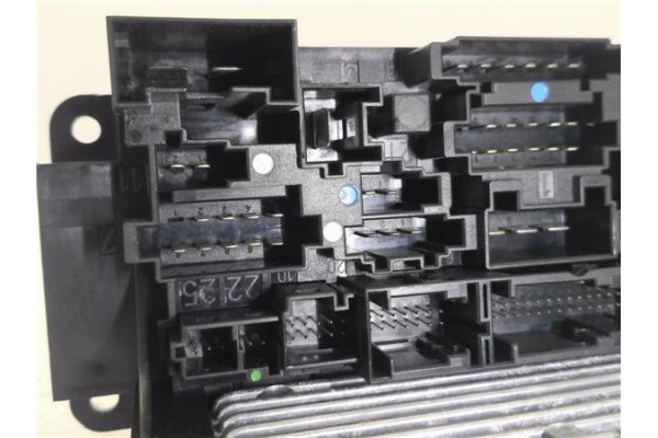 Recambio de caja fusibles/rele para mercedes-benz clk (bm 209) coupe 1.8 200 compressor (209.342) referencia OEM IAM 2095450201 