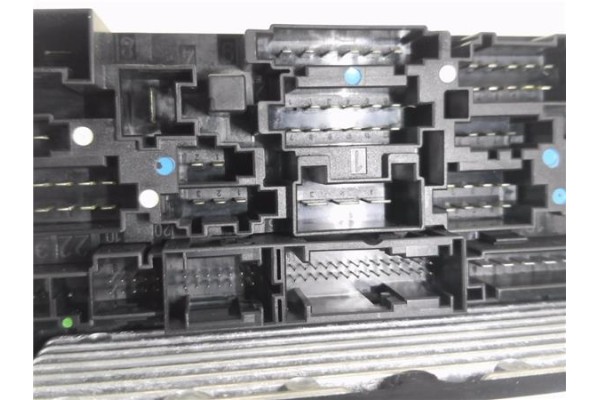 Recambio de caja fusibles/rele para mercedes-benz clk (bm 209) coupe 1.8 200 compressor (209.342) referencia OEM IAM 2095450201 