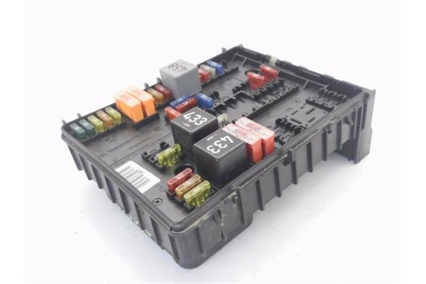 Recambio de caja fusibles/rele para audi a3 (8p1) 2.0 fsi ambiente referencia OEM IAM 1K0937124H 13949631C 