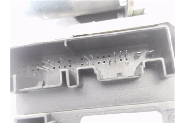 Recambio de motor elevalunas delantero derecho para audi a3 (8p1) 2.0 fsi ambiente referencia OEM IAM 8P0959802A  