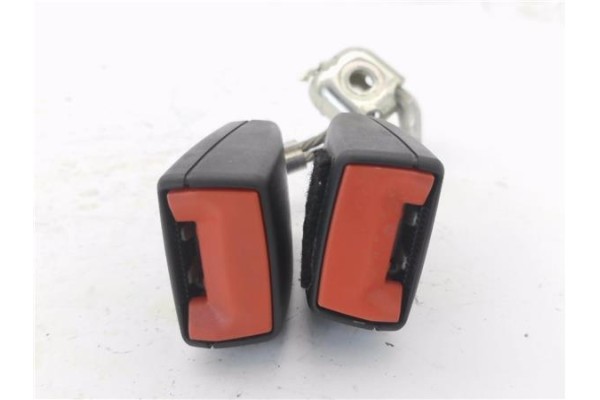 Recambio de anclaje cinturon trasero izquierdo para seat leon (1p1) 1.4 tsi referencia OEM IAM 1K0857739M  