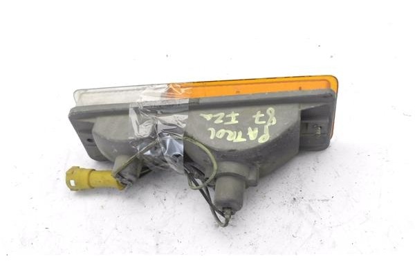 Recambio de intermitente delantero izquierdo para nissan patrol (k/w 160) referencia OEM IAM 2452720580  
