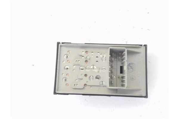 Recambio de mando elevalunas delantero izquierdo para fiat punto / grande punto (199) 1.3 d multijet referencia OEM IAM 73538044