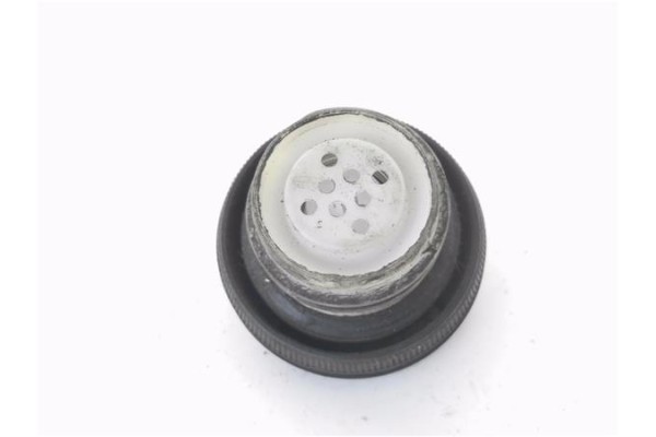 Recambio de tapon combustible para nissan nv200 furgón 1.5 dci referencia OEM IAM 1725179972  