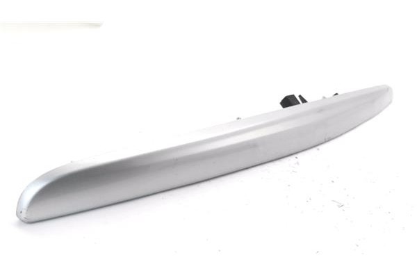 Recambio de moldura porton trasero para citroen c3 1.4 16v referencia OEM IAM 8742P0  