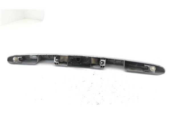 Recambio de moldura porton trasero para citroen c3 1.4 16v referencia OEM IAM 8742P0  