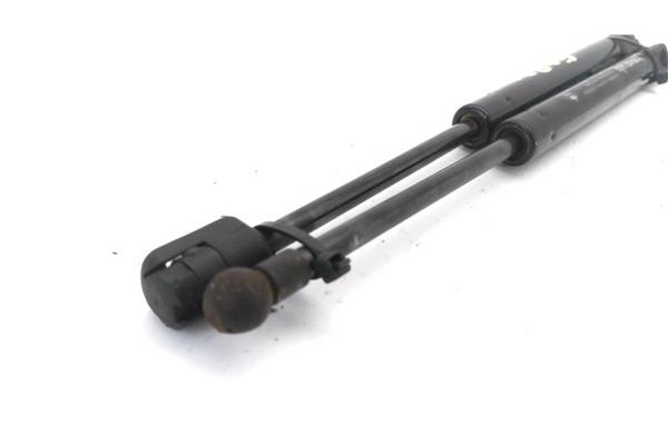 Recambio de amortiguador porton para smart city coupe 0.6 referencia OEM IAM 8300150  
