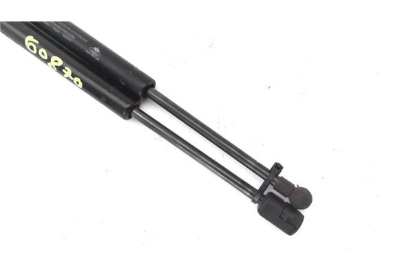 Recambio de amortiguador porton para smart city coupe 0.6 referencia OEM IAM 8300150  