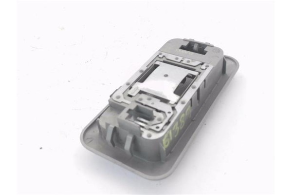 Recambio de luz delantero central techo para opel vivaro 1.9 dti referencia OEM IAM 8200426660  