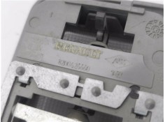Recambio de luz delantero central techo para opel vivaro 1.9 dti referencia OEM IAM 8200426660  